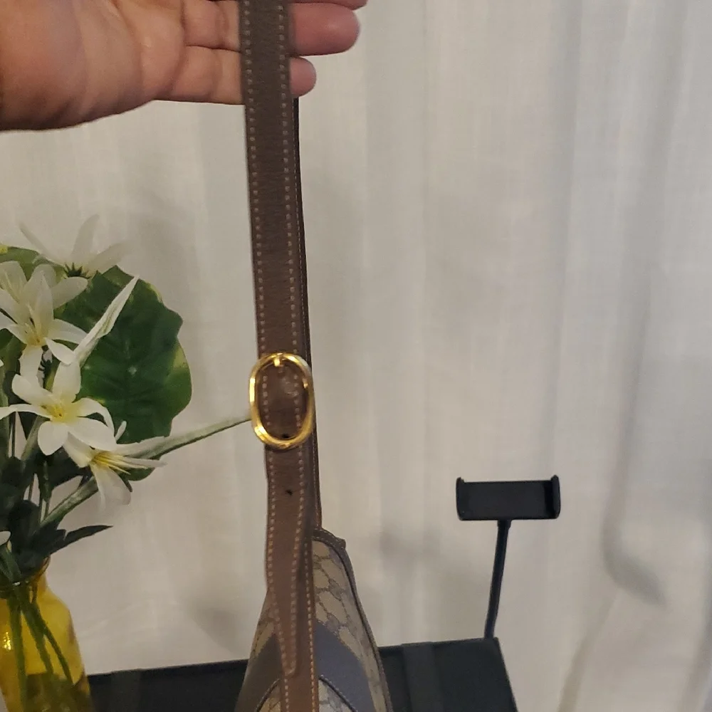 G19- Gucci Shoulder Bag/Crossbody - Picture 7 of 11